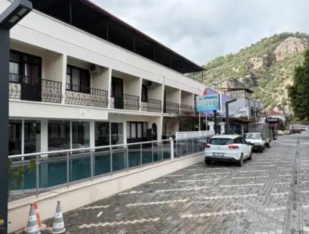 Dalyan'da 30 Odalı Kanala Yakın Satılık Otel