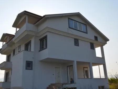 Dalyan Eskiköy'de Göl Manzaralı Satılık Villa