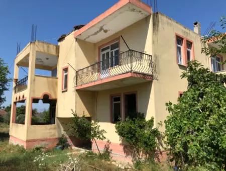 Seydikemerde 727M2 Arsa İçinde Satılık 2 Katlı Ev Villa