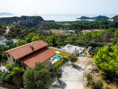 Sarıgerme'de Deniz Manzaralı Satılık Taş Villa